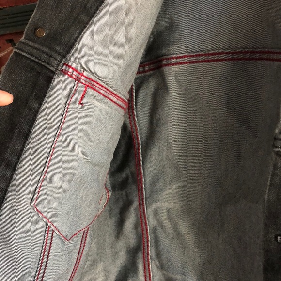 Levi’s Faded Black/Gray Denim Jacket - Picture 4 of 4